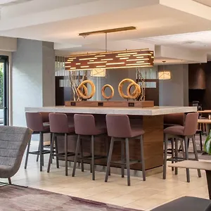 Hotel Courtyard By Marriott Airport