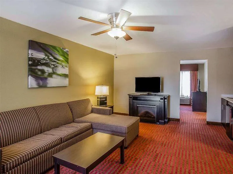 Quality Suites Nashville Airport