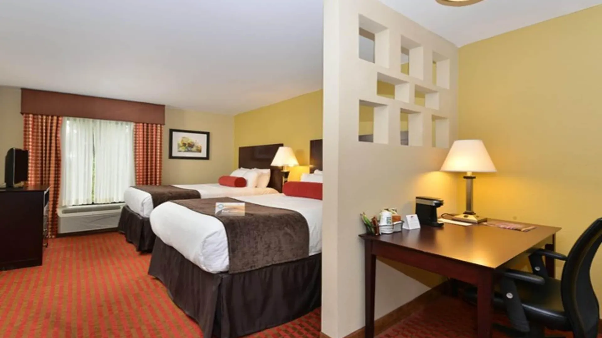 Quality Suites Nashville Airport 3*,