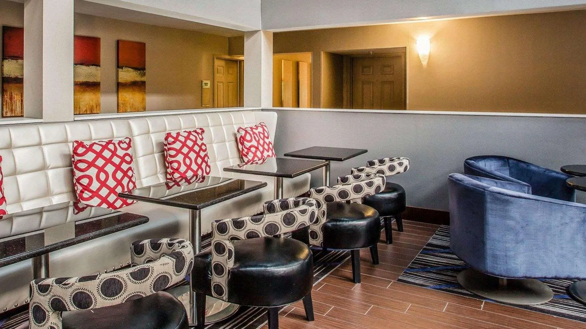 Quality Suites Nashville Airport Otel