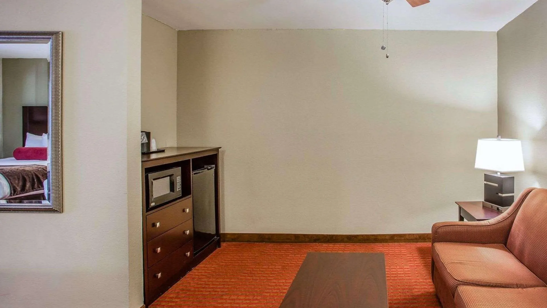 Quality Suites Nashville Airport Otel