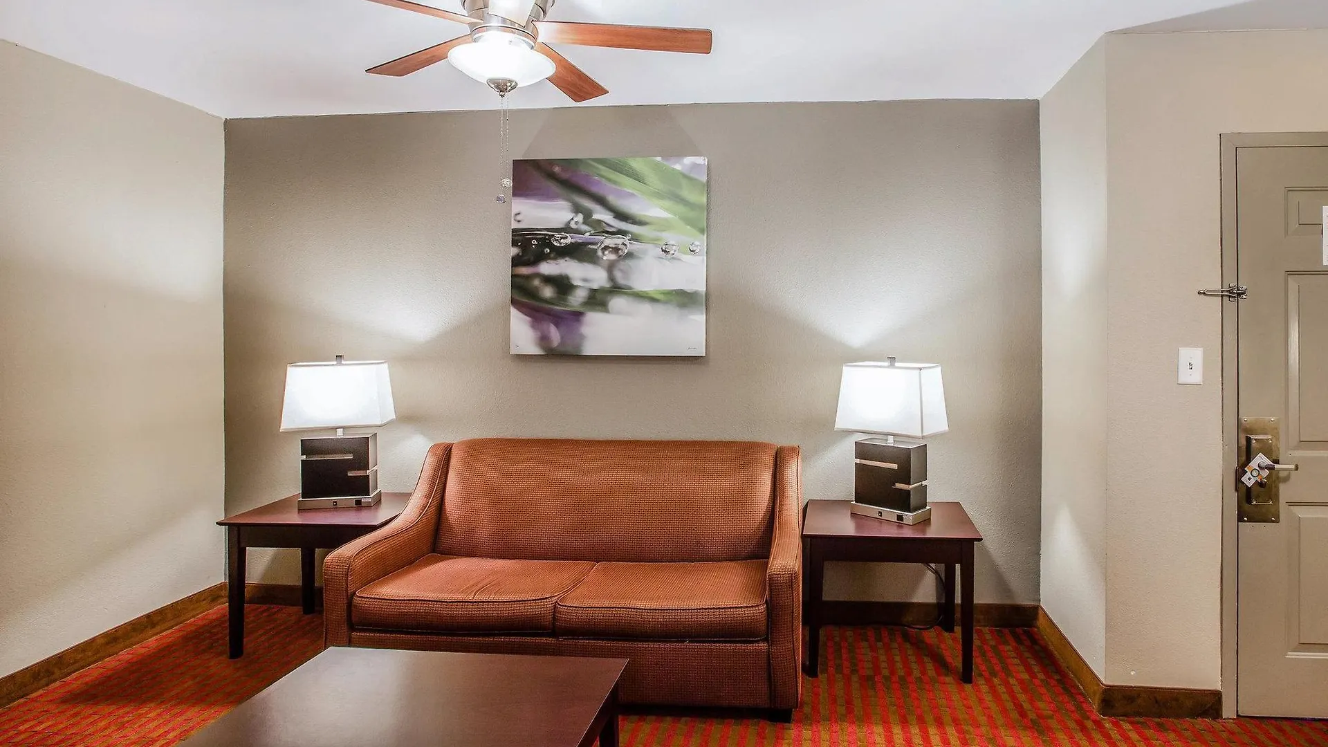 Otel Quality Suites Nashville Airport